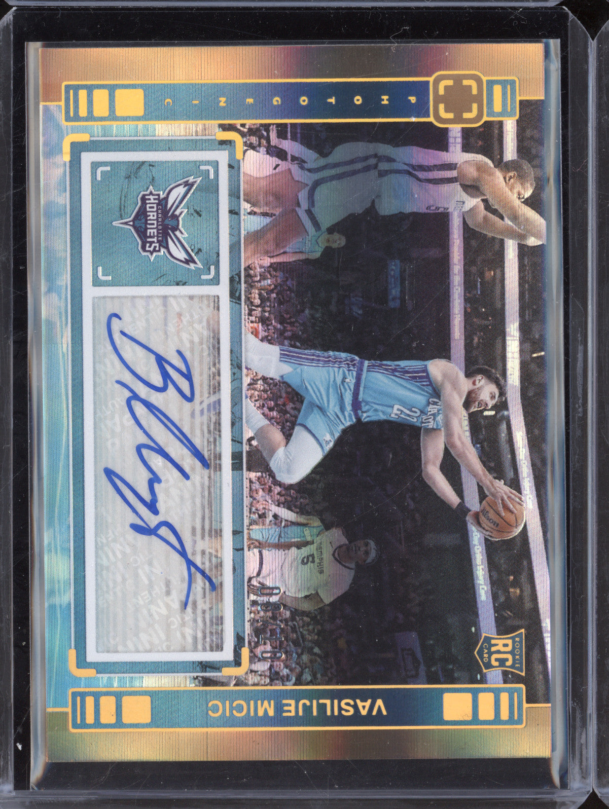 Vasilije Micic 2023-24 Panini Photogenic RS-VMO Rookie Autographs Gold RC 8/10