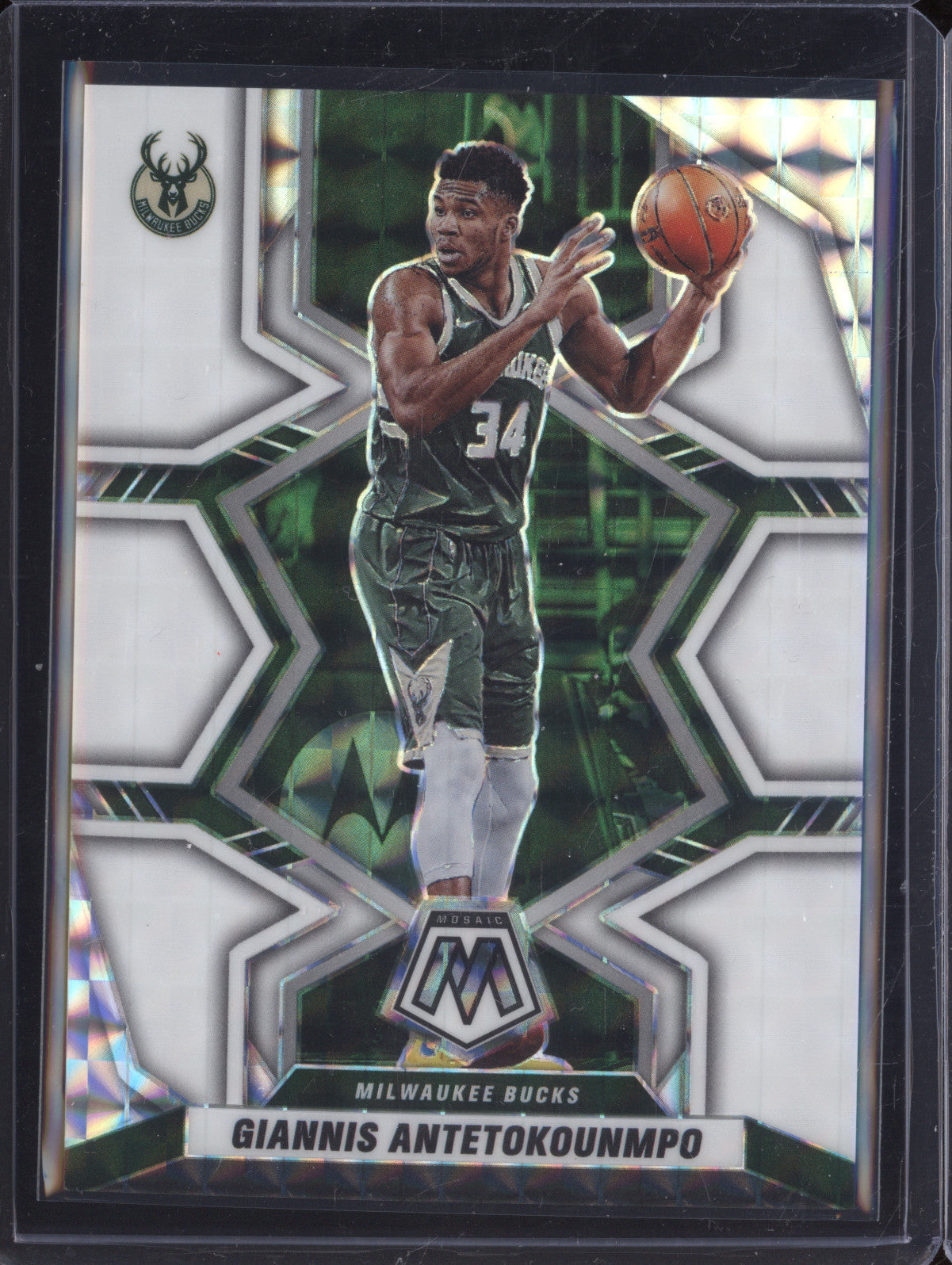 Giannis Antetokounmpo 2021-22 Panini Mosaic 98 White Mosaic 16/25