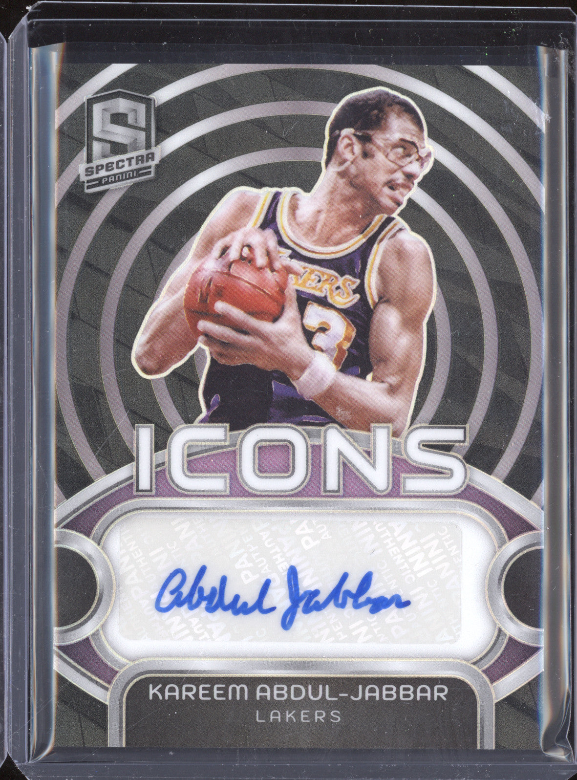 Kareem Abdul-Jabbar 2023-24 Panini Spectra IA-KAJ Icons Autograph 10/35