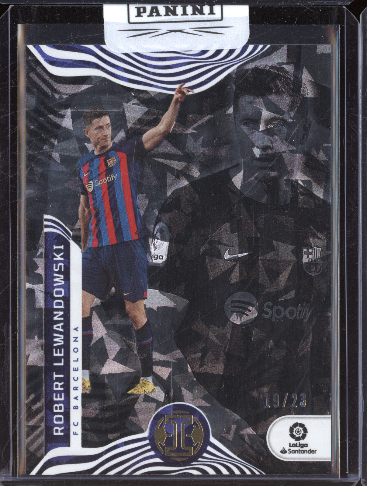 2022-23 Panini Chronicles Soccer 183 Robert Lewandowski Cracked Ice 19/23