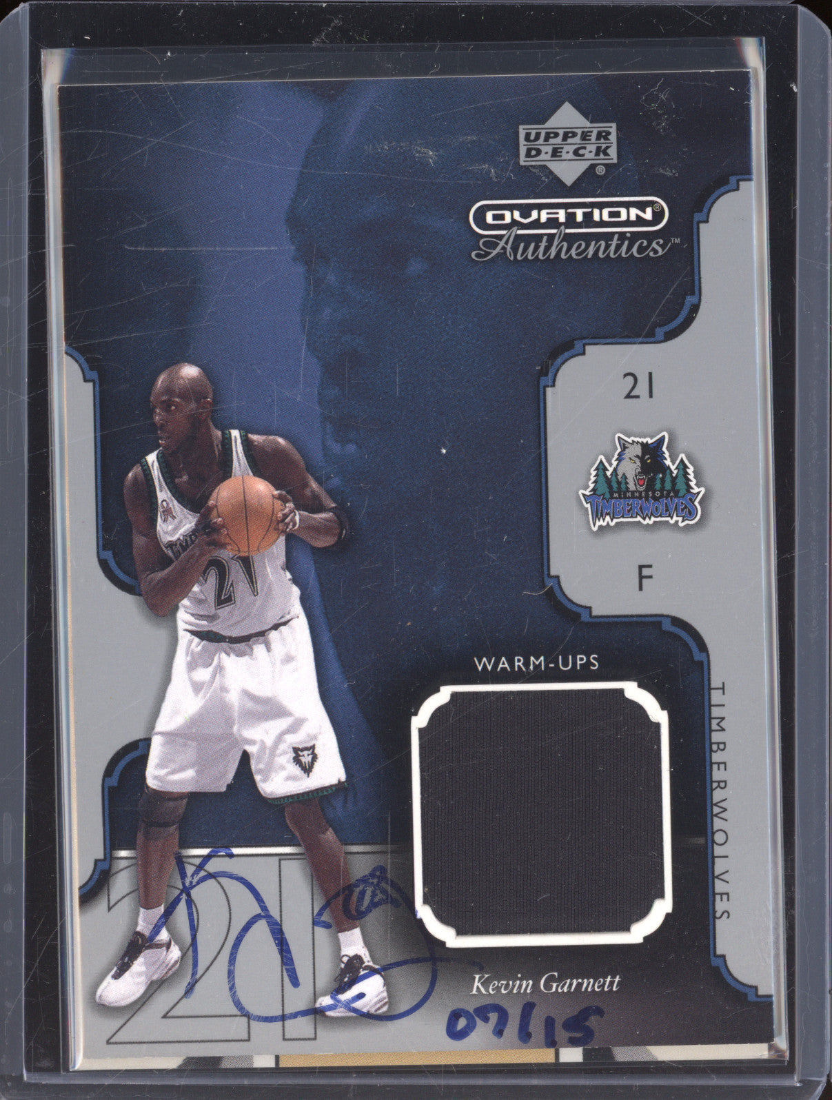 2002 Upper Deck Ovation Authentics 21 Kevin Garnett Warm-Ups Auto 07/15
