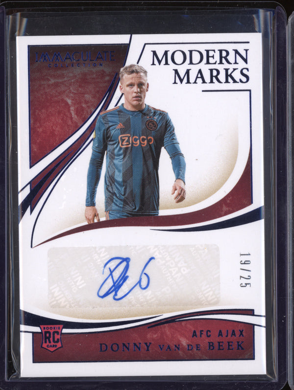 Donny van de Beek 2020 Panini Immaculate MM-VDB Modern Marks Sapphire 19/25