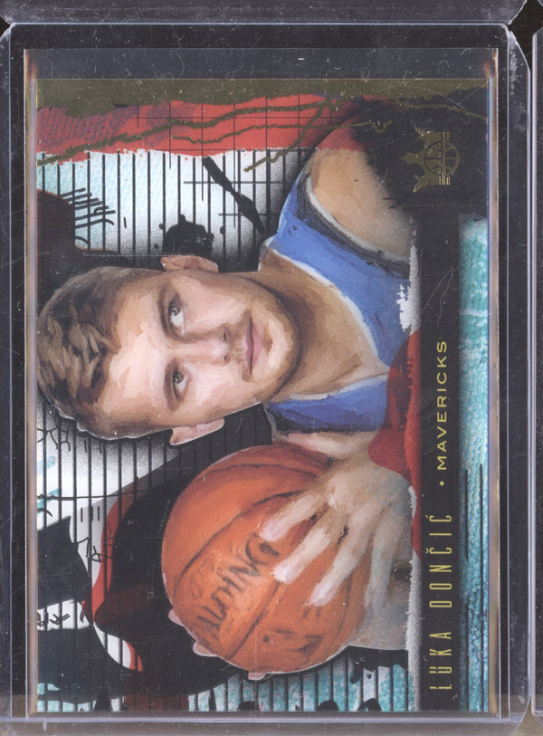 Luka Doncic 2018-19 Panini Court Kings 7 Acetate RC