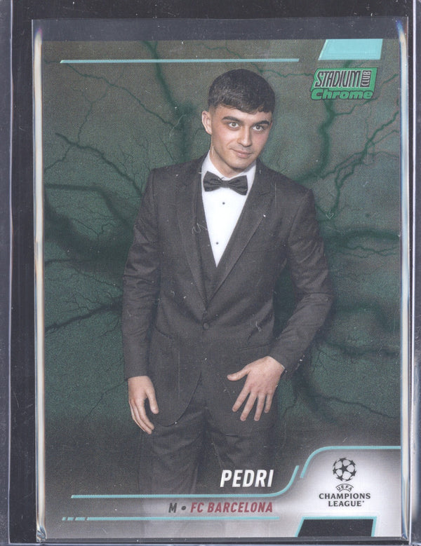 Pedri 2021-22 Topps Stadium Club Chrome UCL 16 Aqua Green Electric Charge 136/199