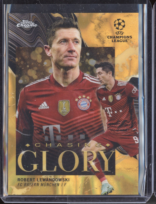 Robert Lewandowski 2021-22 Topps Chrome UEFA CL Chasing Glory Gold Lava