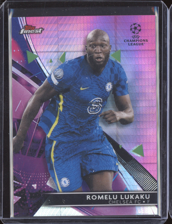 Romelu Lukaku 2021-22 Topps Finest UCL 47 Pink Prism Refractor 118/125