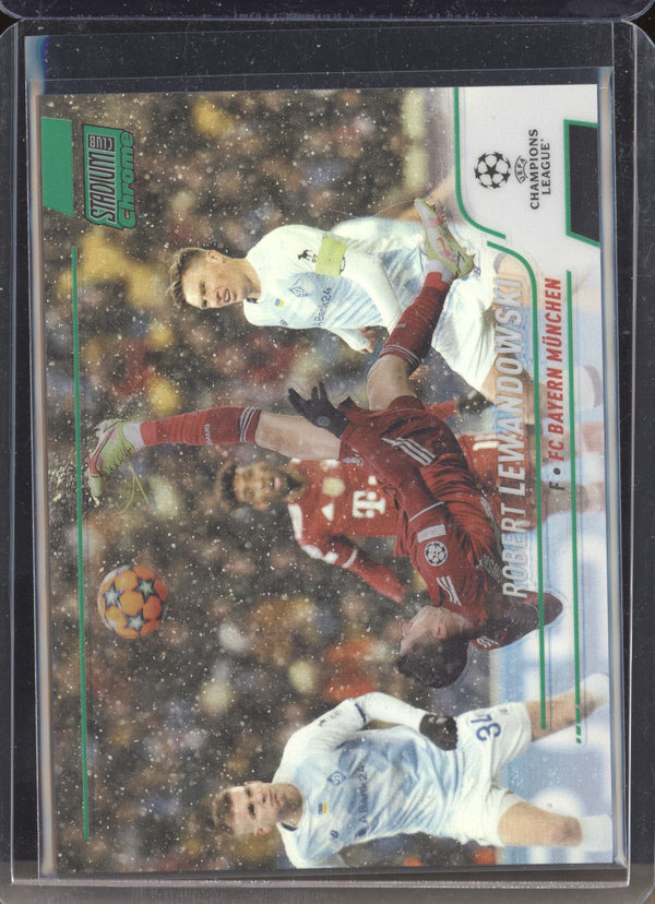 Robert Lewandowski 2021-22 Topps Stadium Club Chrome UCL 9 Green 146/150